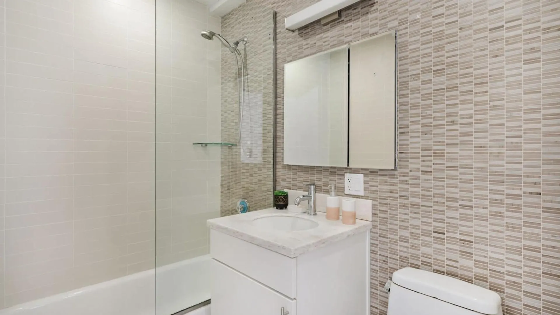 Ferienwohnung 809-4A Columbus Circle New Bldg 1Br W D New York